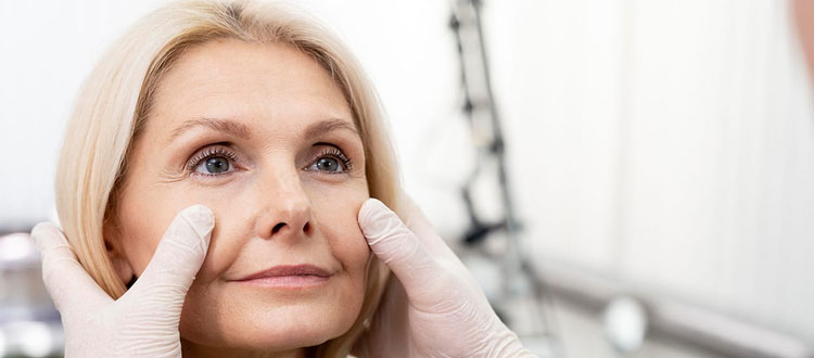 Doctor examining patient’s eyes during stem cell therapy consultation for Retinitis Pigmentosa treatment